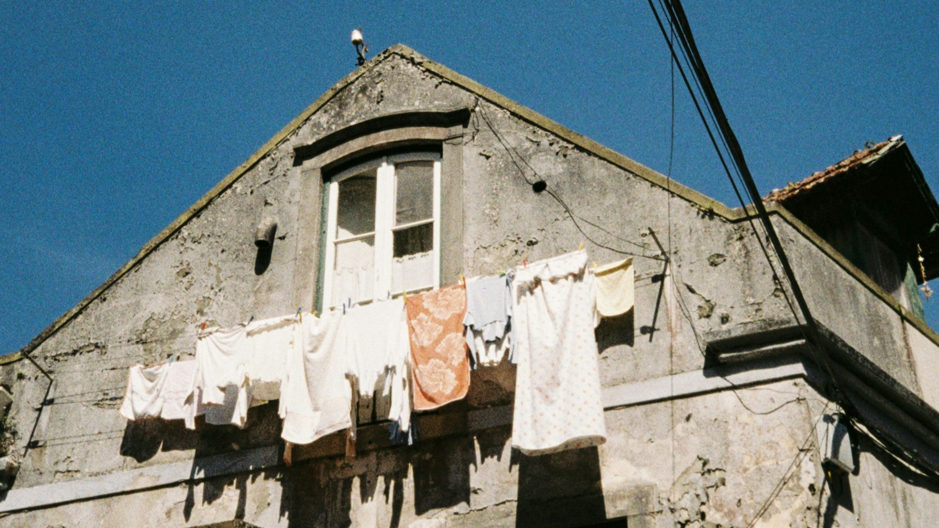 Une maison ancienne ayant besoin d'etre rénové